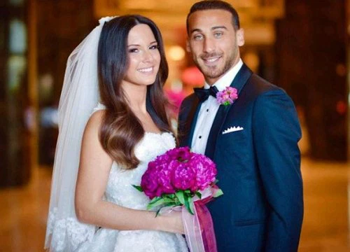 Ece Tosun - WAGs xinh đẹp của tân binh Everton