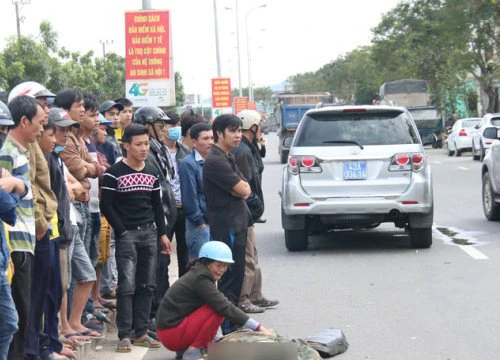 Tử vong vì đi xe máy vào đường ngược chiều, va chạm với ô tô biển xanh