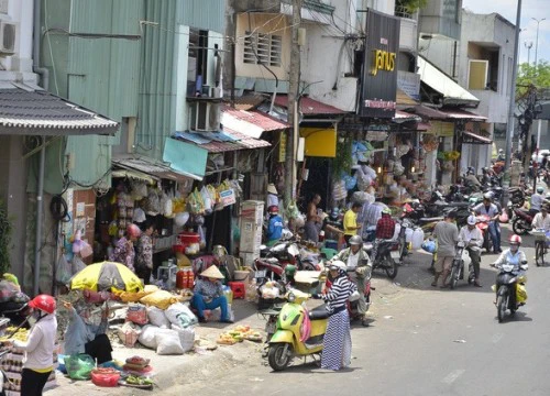 Vỉa hè như mảnh đất vàng, sơ hở là có người vào "chiếm"