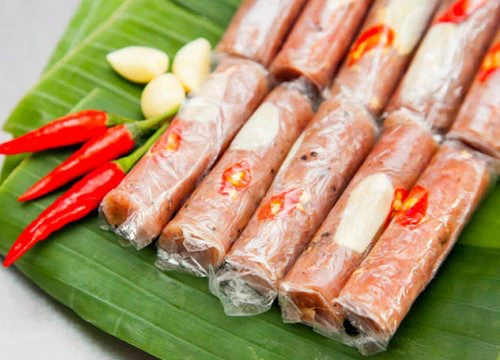 [Chế biến] - MÓN ĂN NGÀY TẾT: Cách làm nem chua ngon lai rai ngày Tết