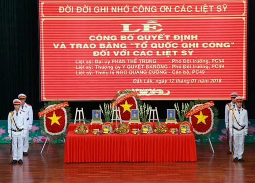 Vụ nổ ở CA tỉnh Đắk Lắk: Trao bằng "Tổ quốc ghi công" cho 3 liệt sĩ