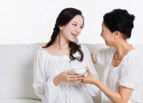 Con dâu chăm sóc mẹ chồng hơn cả con gái đẻ