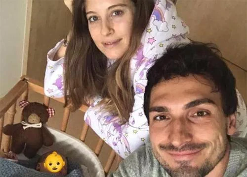 Hummels chào đón con trai đầu lòng