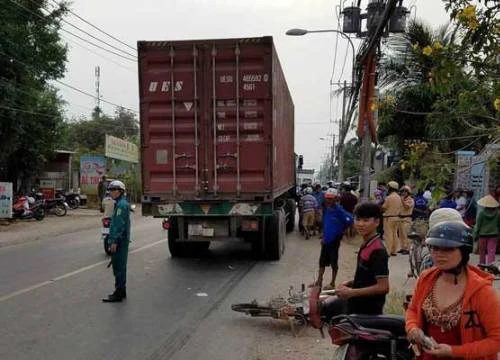 Nam sinh lớp 10 tử vong trên đường, người thân gào khóc đau đớn