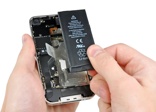 Nhiều người Việt bất bình với Apple vì pin iPhone