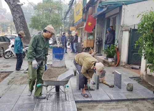 Quận Hoàn Kiếm tiếp tục lát đá vỉa hè bền 70 năm