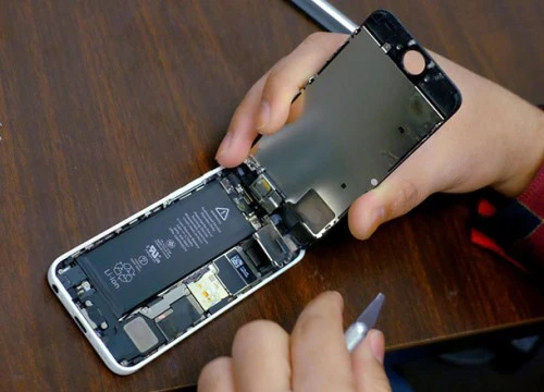 Sai sót này của nhân viên Apple có thể khiến pin iPhone bốc cháy khi thay thế