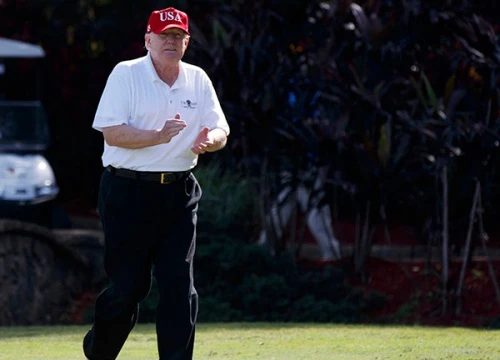 Trump bị chỉ trích vì chơi golf khi Hawaii phát nhầm báo động tên lửa