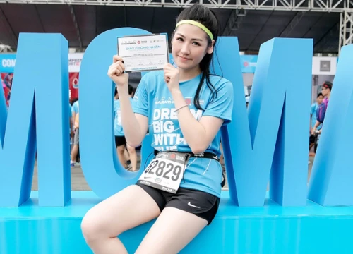 Tú Anh khoe chân dài trắng muốt khi chạy marathon