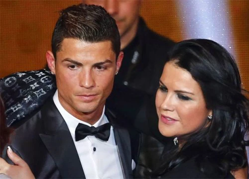 Chị gái viết tâm thư để bảo vệ C. Ronaldo