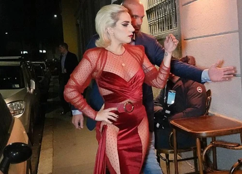 Đi ăn tối, Lady Gaga mặc lộng lẫy như diễn catwalk ở Milan