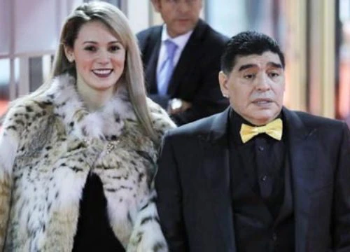 Hậu trường sân cỏ 18/1: Maradona không thèm dự tiệc cưới con gái