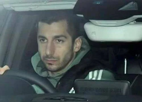 Mkhitaryan không kìm được nước mắt trong ngày chia tay Man Utd