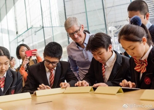 Tim Cook không cho cháu trai mình dùng mạng xã hội