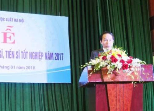 Đại học Luật Hà Nội trao bằng thạc sĩ, tiến sĩ tốt nghiệp năm 2017