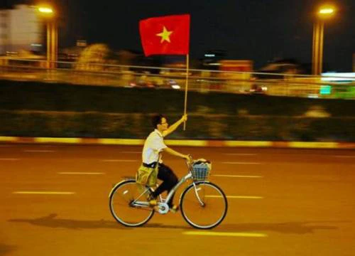 Học sinh, sinh viên không được cổ vũ bóng đá quá khích