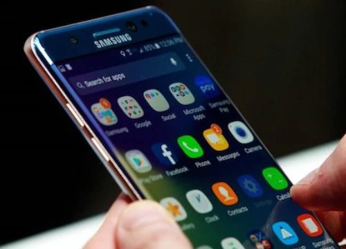 Samsung: Chúng tôi không làm chậm smartphone đời cũ