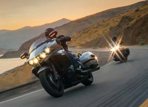 Yamaha Star Eluder 2018 "thách đấu" Honda Gold Wing 2018