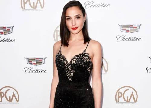 Gal Gadot chuộng váy xẻ ngực trên thảm đỏ