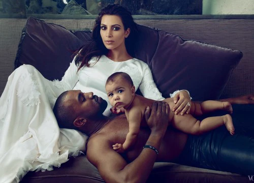 Cuộc sống thượng hạng của các con nhà Kardashian: 1 tuổi đã đeo kim cương, đi chơi khắp thế giới bằng phi cơ riêng