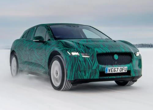 Jaguar I-Pace vận hành ở địa hình băng tuyết