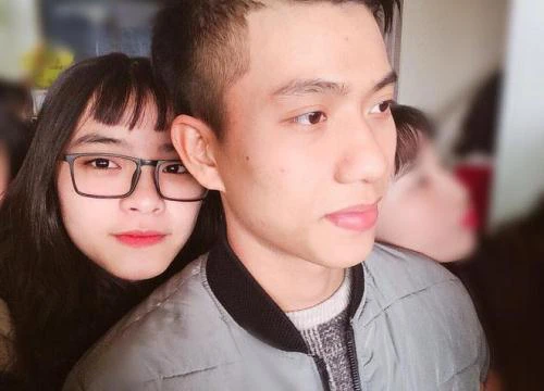 Phan Văn Đức về nhà, "bị" hàng loạt fan nữ bao vây, ôm hôn say đắm