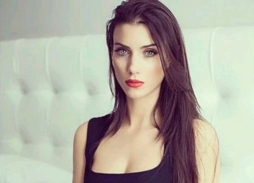 Ludivine Kadri - WAGs xinh đẹp của sao tuyển Pháp