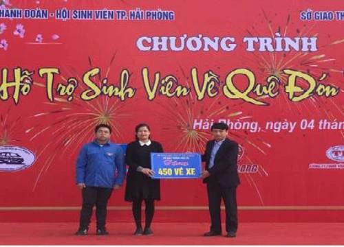 Tặng hàng trăm vé xe hỗ trợ sinh viên học tập tại Hải Phòng về quê đón Tết Nguyên đán 2018