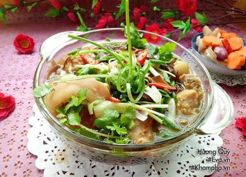 [Chế biến] - Canh măng khô móng giò mềm ngon mương hương vị truyền thống ngày Tết