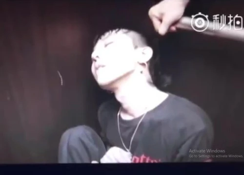 Clip G-Dragon gầy như bộ xương di động, tiều tụy sắp ngất trong hậu trường show khiến công chúng phải suy ngẫm