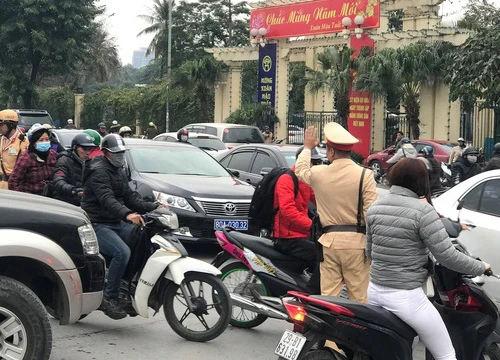 Hà Nội: Người đàn ông bị tàu hỏa kéo lê hàng trăm mét