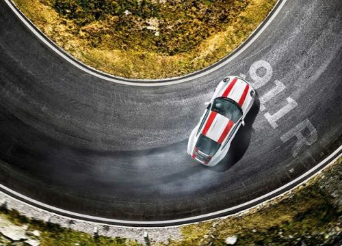 Porsche 911: "Quái thú" khó chế ngự với động cơ đặt sau