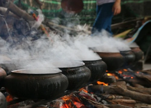 Cận Tết khó kiếm người... kho cá