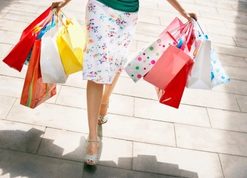 Có nên ly hôn khi vợ lười nghiện shopping?