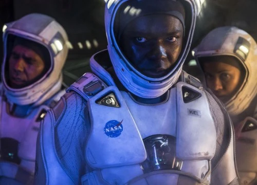 Nghệ thuật của Netflix: Hô biến "The Cloverfield Paradox" từ "xịt phẩm" thành một mỏ vàng