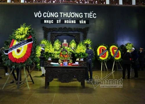 Thanh Lam, Tùng Dương đượm buồn đến tiễn đưa nhạc sĩ Hoàng Vân