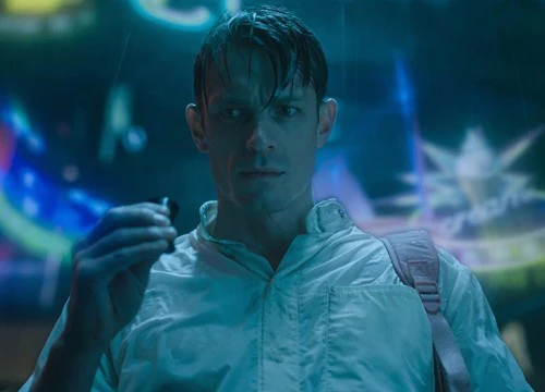 Altered Carbon - Khi ta có thể ấn nút "tải xuống" một linh hồn