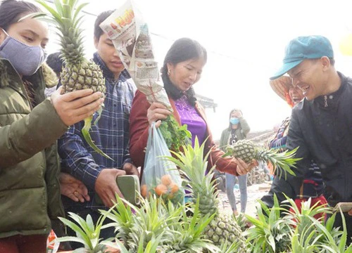 Chen chân đi chợ phiên thuần quê lớn nhất trong năm