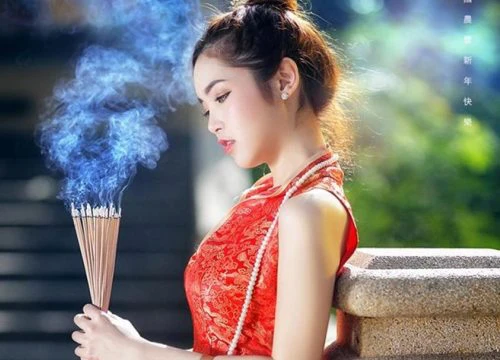 3 mỹ nhân diện xường xám khoe chân trần nuột nà chúc mừng năm mới