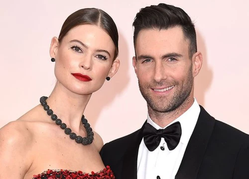 Vợ chồng Adam Levine chào đón bé gái thứ 2 và đặt cái tên cực "độc lạ" cho con