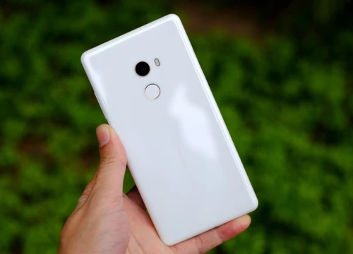 Mi Mix 2 phiên bản gốm nguyên khối, viền camera mạ vàng