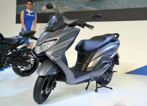 2018 Suzuki Burgman Street kình nhau với Yamaha NMAX