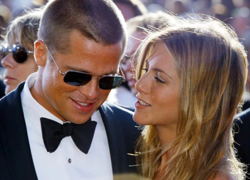 Brad Pitt và Jennifer Aniston bị đồn quay về bên nhau