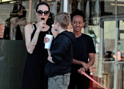 Con gái Shiloh nhà Angelina Jolie ngày càng cao lớn và "điển trai"