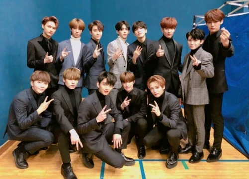 Đầu 2018, từ Seventeen đến G-Friend đồng loạt 'mang chuông đánh xứ người'