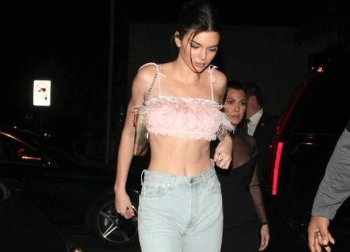 Là con gái, ai cũng mong có vòng eo nhỏ đến mức không mặc vừa quần như Kendall Jenner