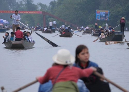 Lễ hội chùa Hương: Du khách "méo mặt" vì bị chặt chém