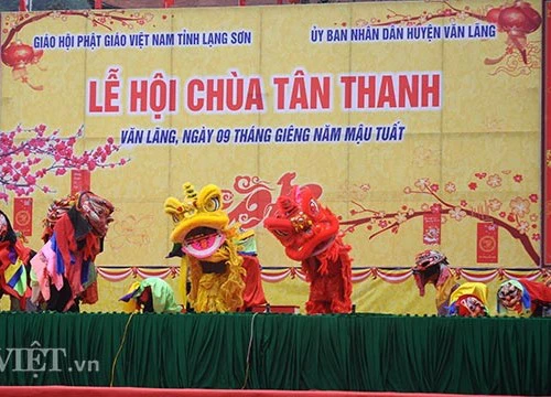 Chùa biên giới xứ Lạng hút khách hành hương trong ngày khai hội