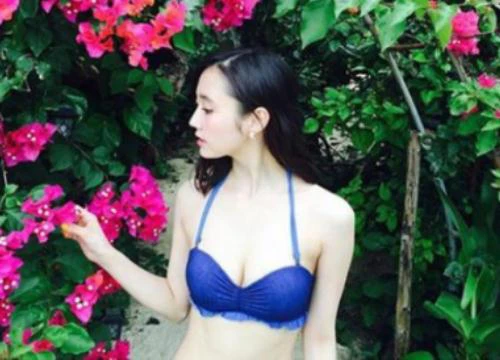 Khoảnh khắc diện bikini của mỹ nhân Nhật Bản