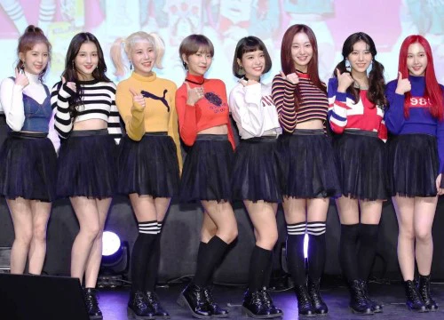 Netizen "bóc" công ty MOMOLAND tung bằng chứng giả về doanh số album tăng vọt